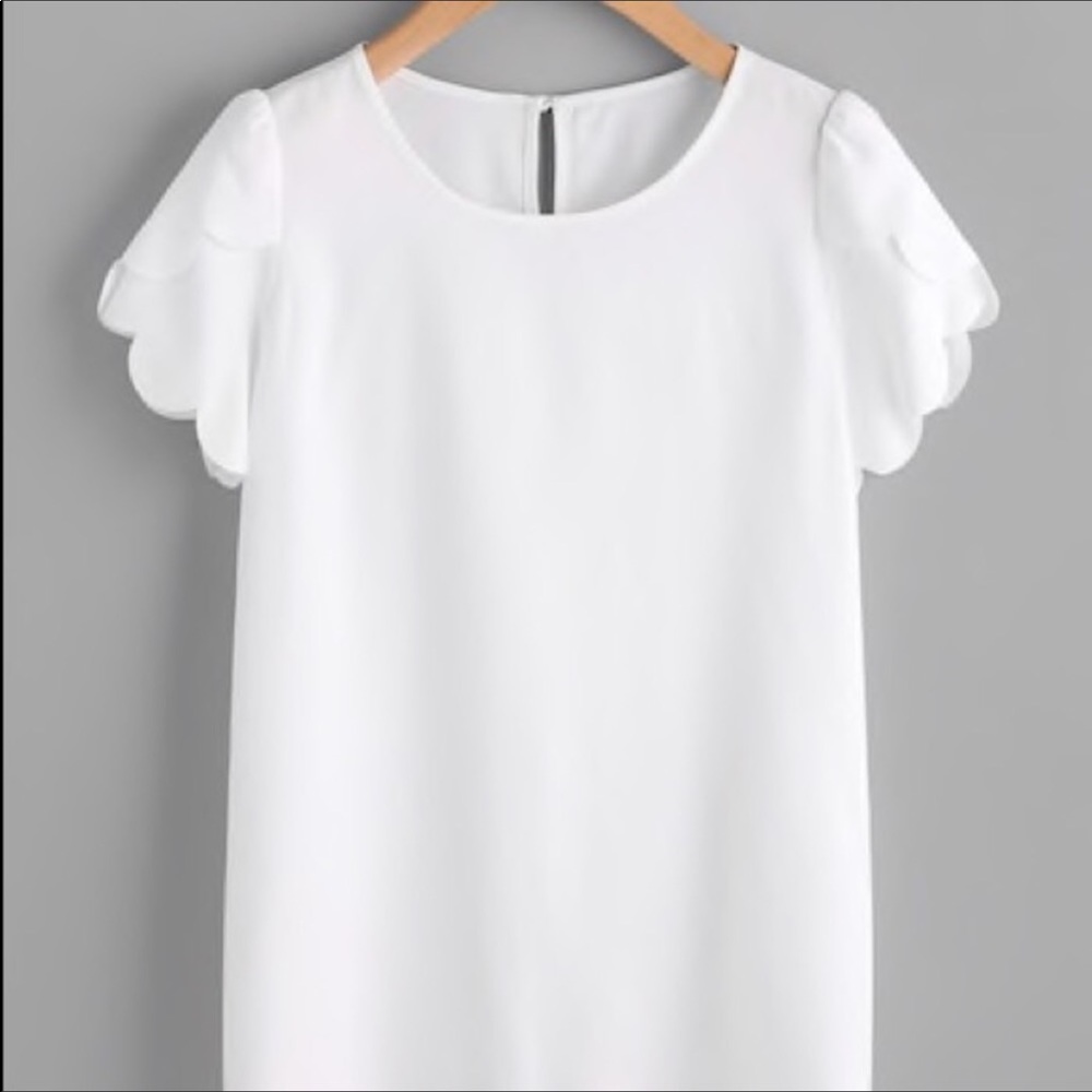 Fioreela White Petal Sleeve Blouse - Picture 2 of 5